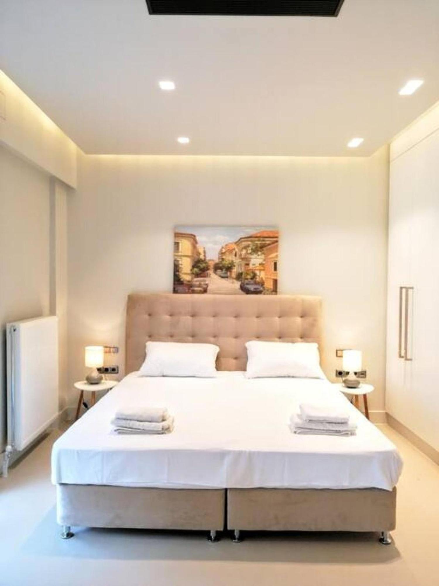Luxurious Minimal Apartment In Acropolis Athens Exterior photo